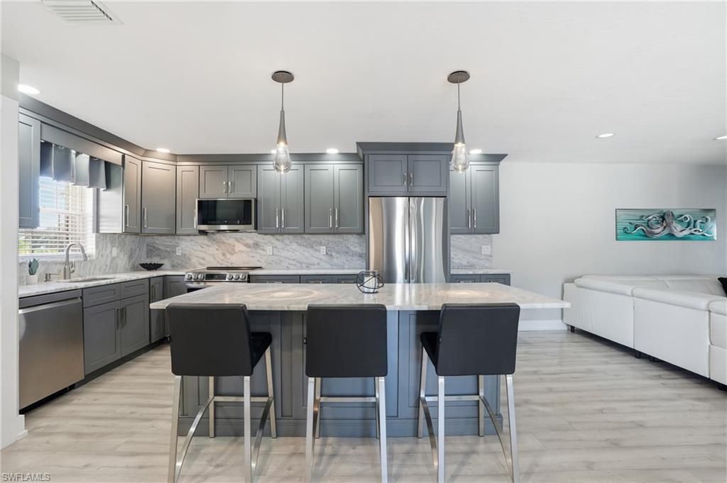 MLS #2025021427 image #0